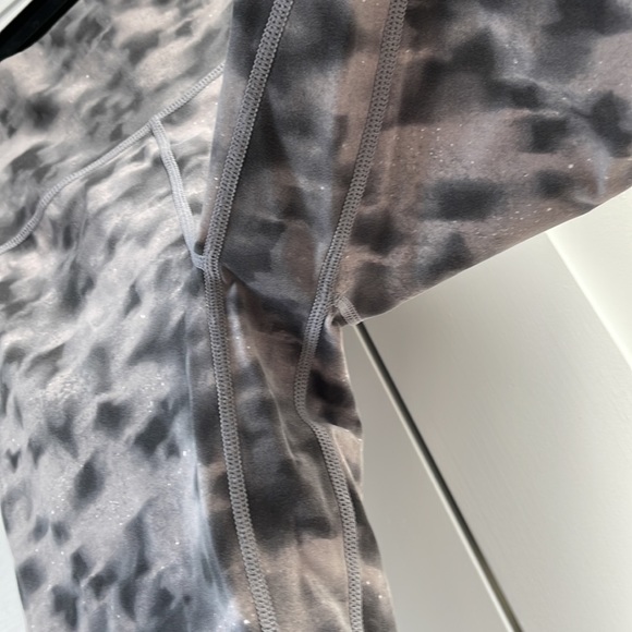 Varley Let’s Go crop leggings 18’ leaf. Size large - Picture 2 of 6